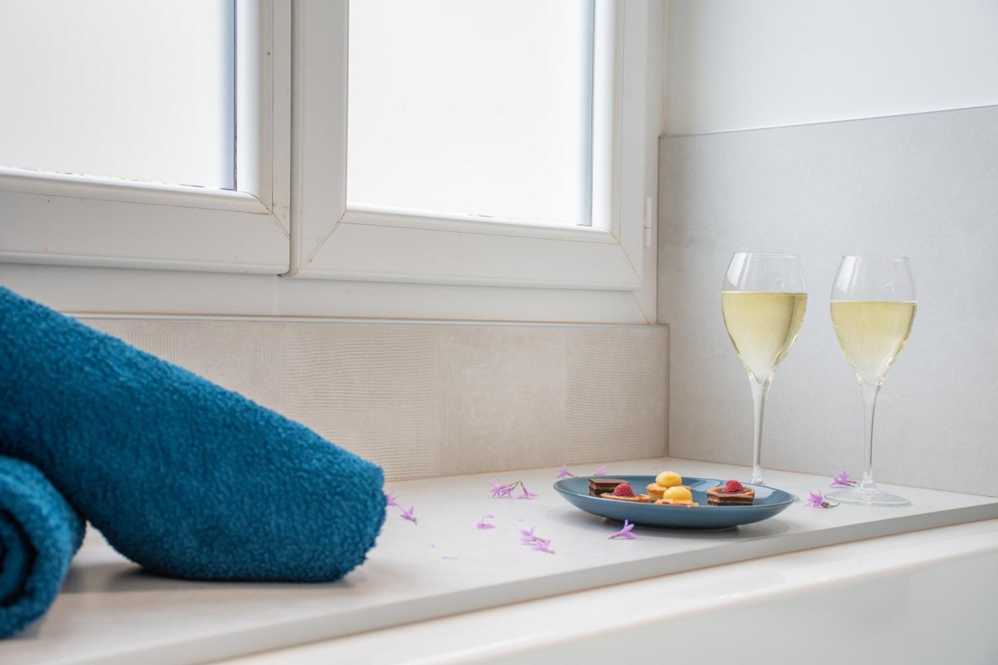 L'Appartement Des Ducs Avec Baignoire Double Nantes Luaran gambar